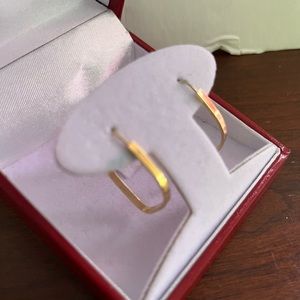 18KT Yellow Gold Diamond Shape.Hoop Earring